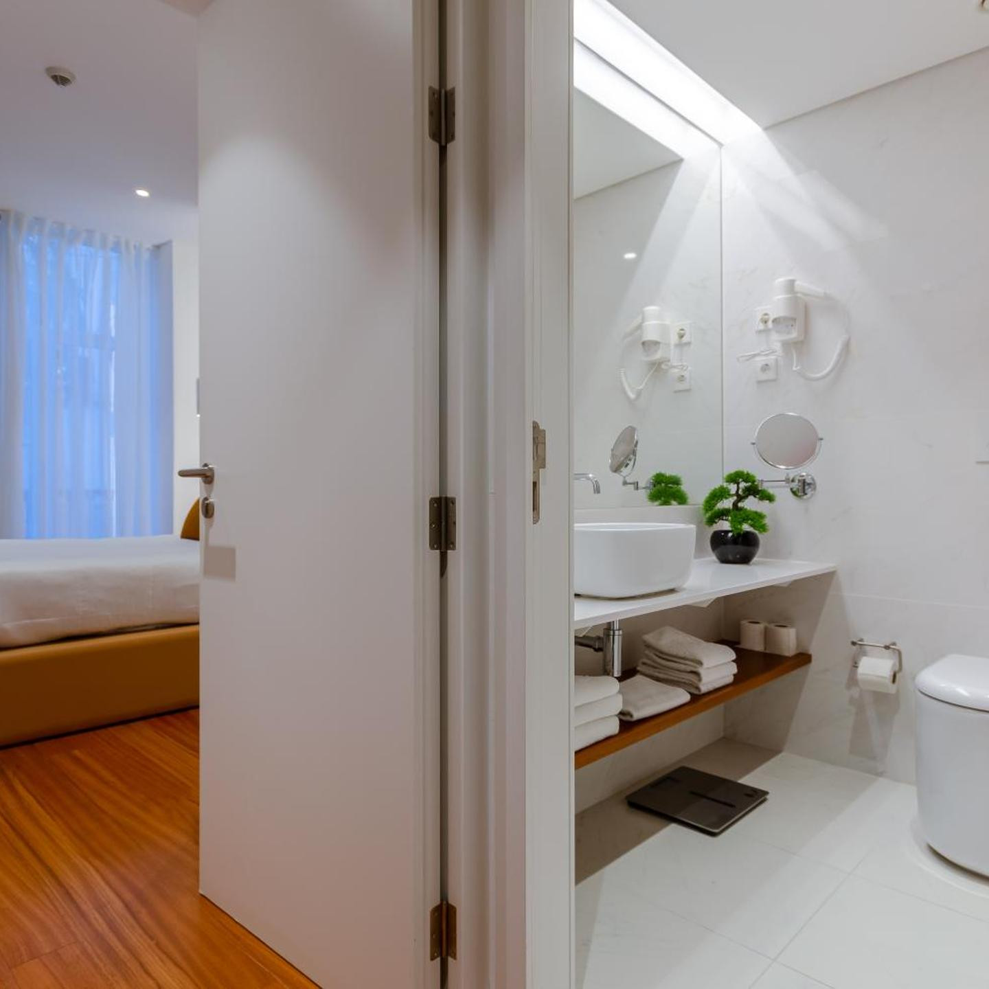 The 7 Hotel, Suites, Studios & Apartments