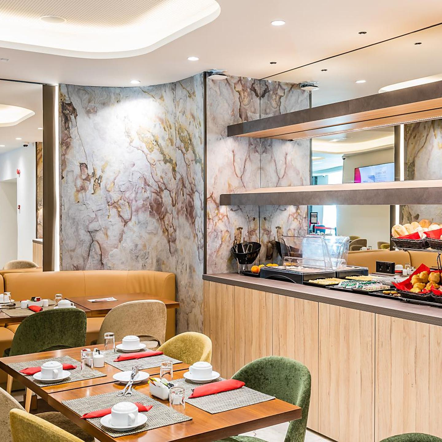 The 7 Hotel, Suites, Studios & Apartments