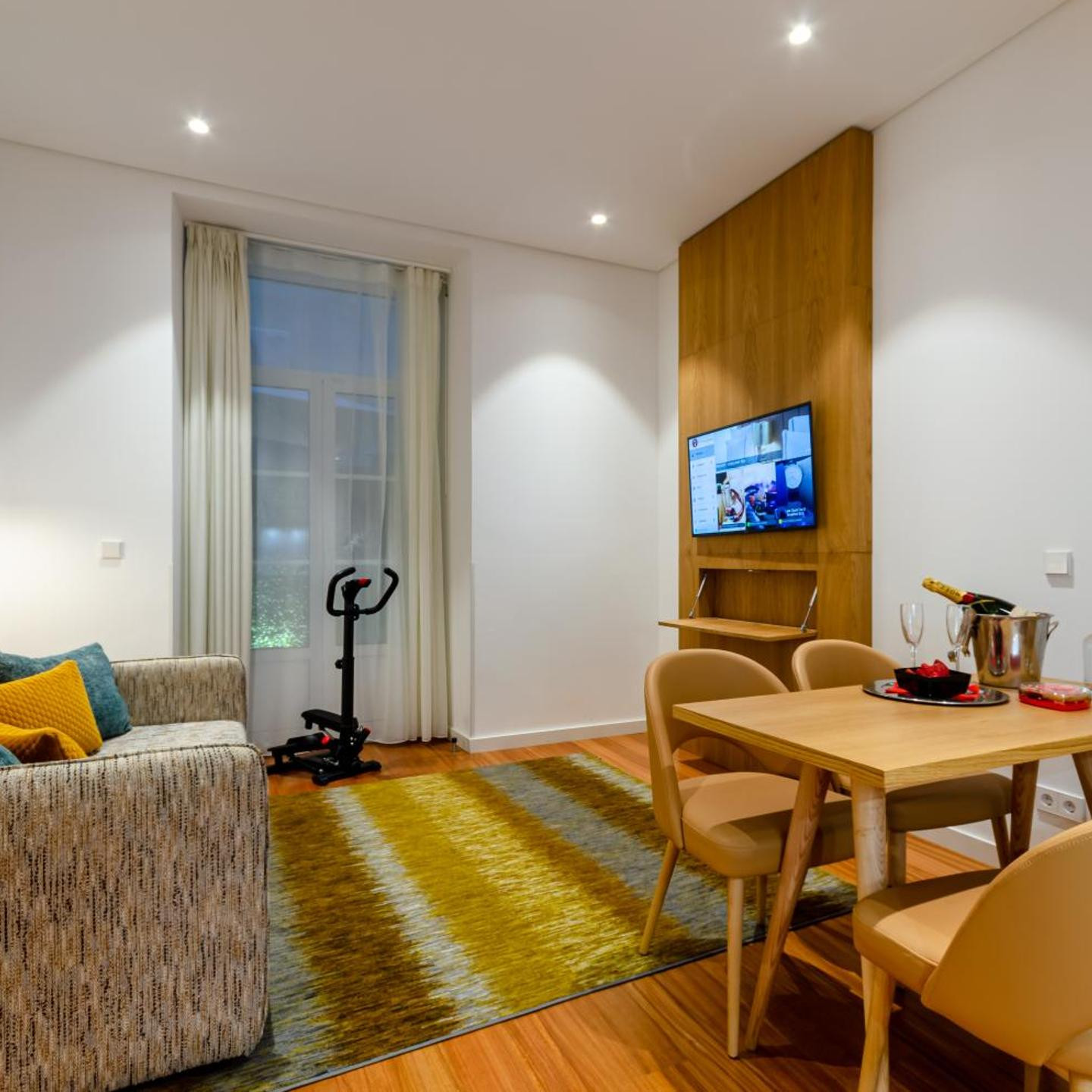 The 7 Hotel, Suites, Studios & Apartments