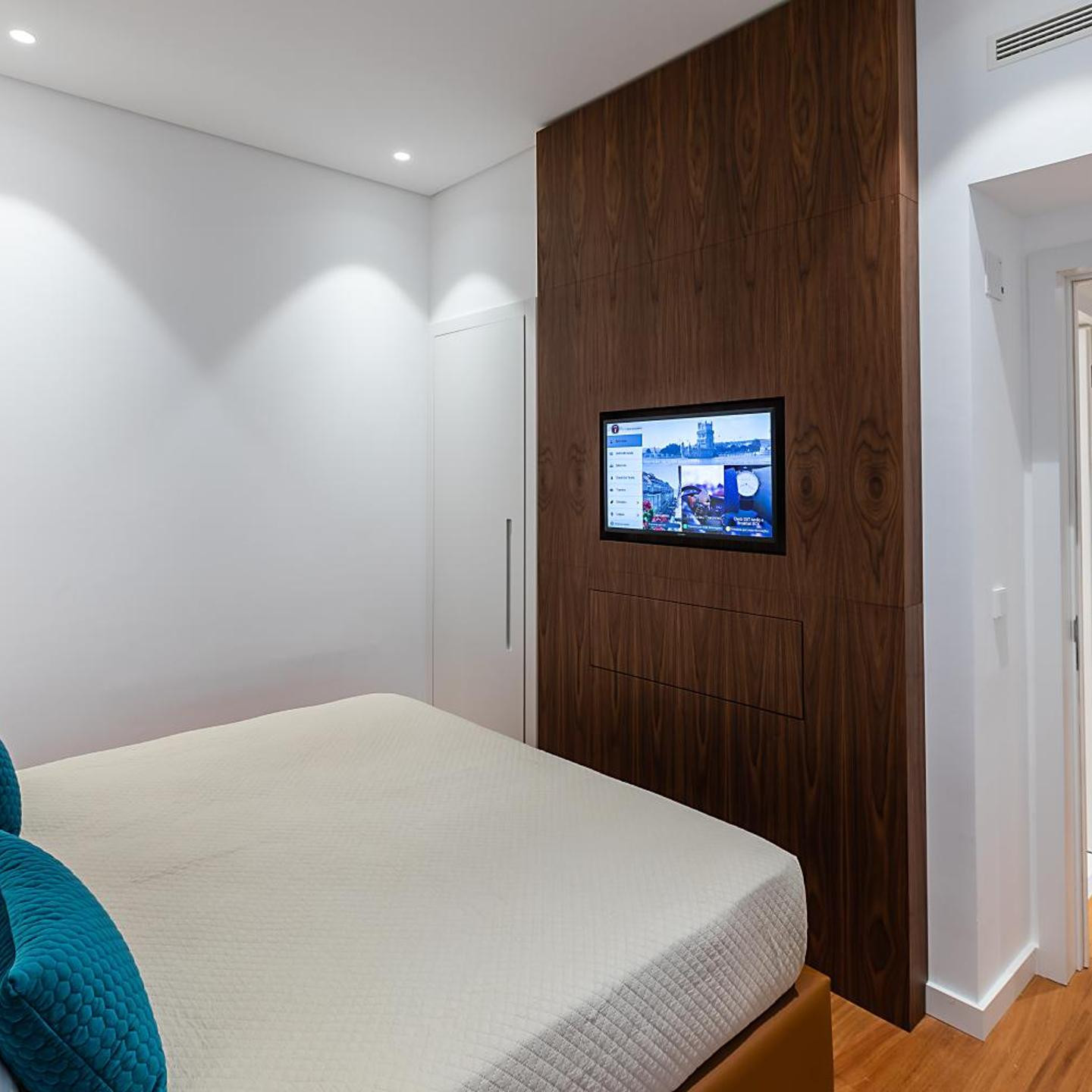 The 7 Hotel, Suites, Studios & Apartments