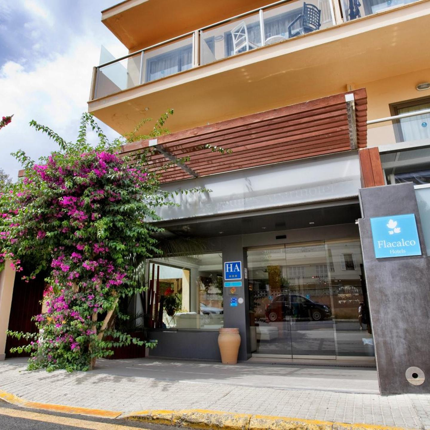 Flacalco Hotel & Apartments