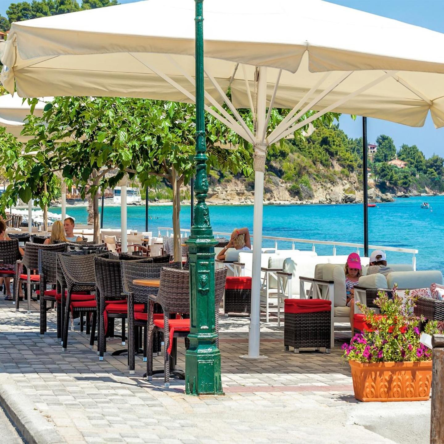 Xenios Dolphin Beach Hotel