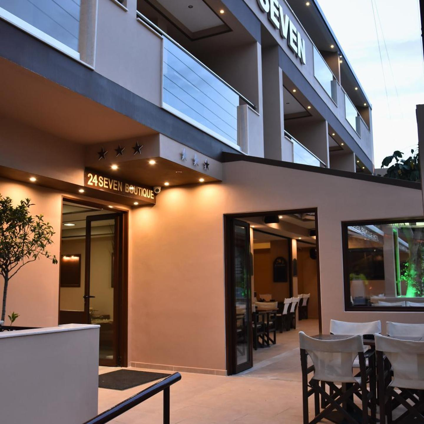 24 Seven Boutique Hotel