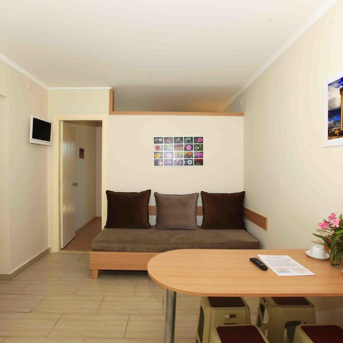 Sun City Apartments & Hotel