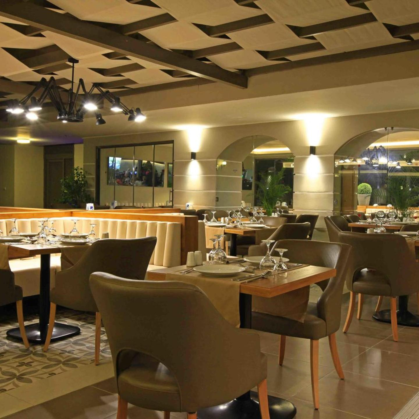 Sun City Apartments & Hotel