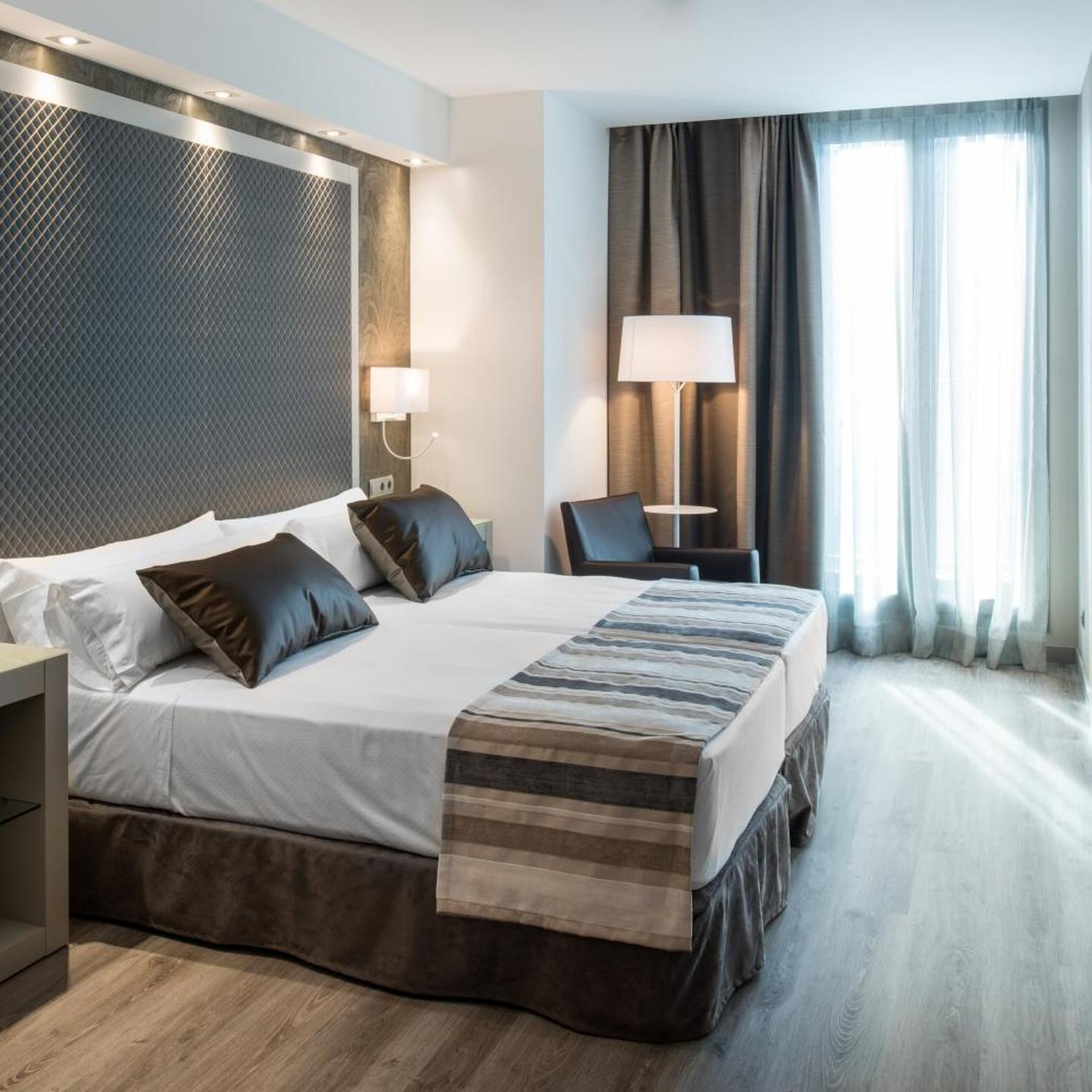 Catalonia Square 4* Sup