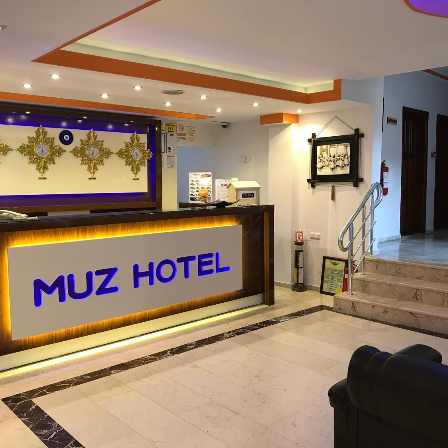 Muz Hotel