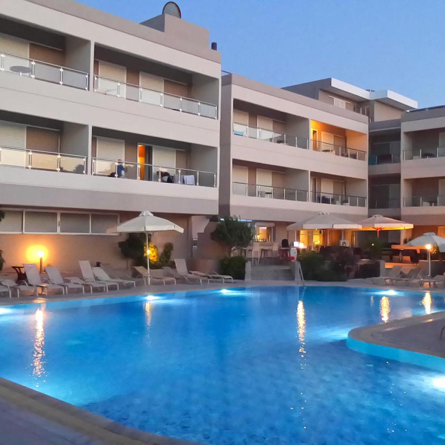 Agela Hotel & Apartments