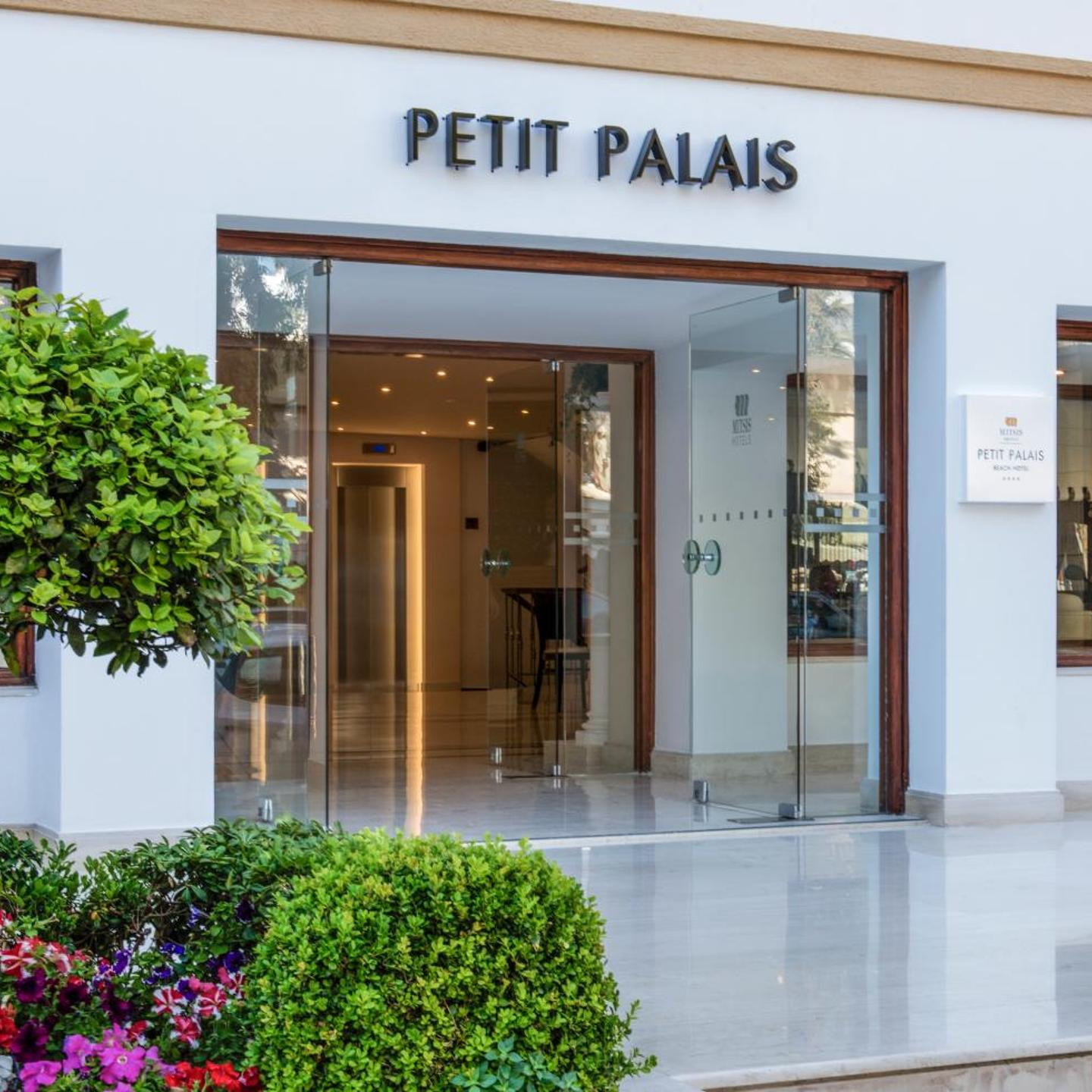 Mitsis Petit Palais Beach Hotel