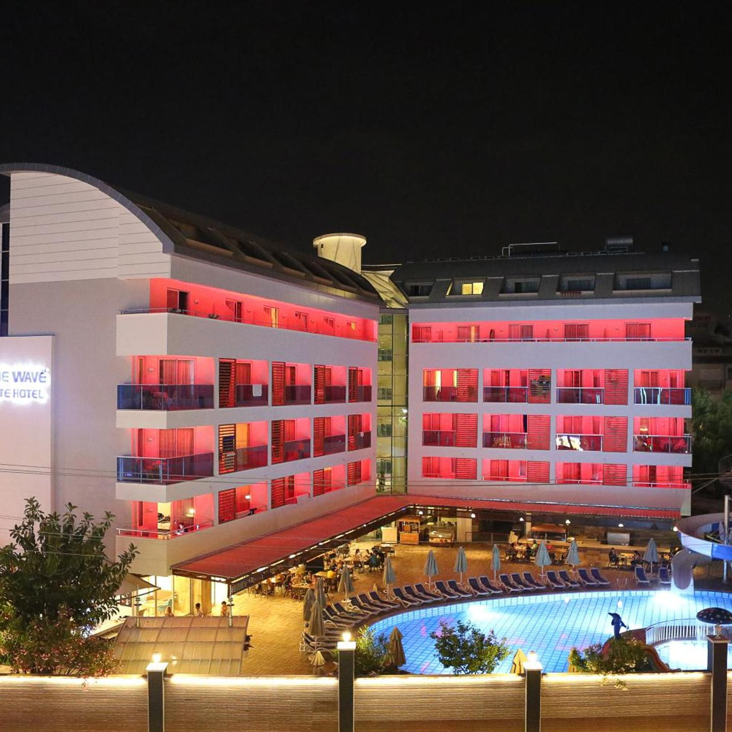 Blue Wave Suite Hotel