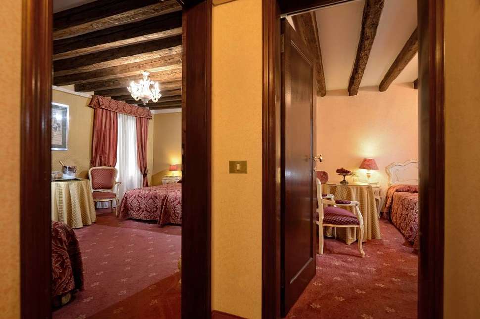 Hotel Ambassador Tre Rose