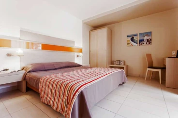 Lagomandra Beach Hotel & Suites