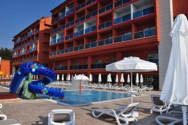 Club Side Coast Hotel