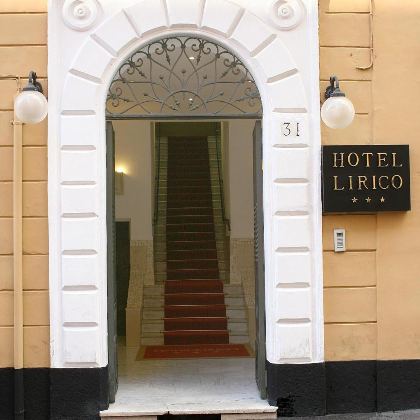 Hotel Lirico