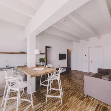 Suite 10 Home Design & Spa