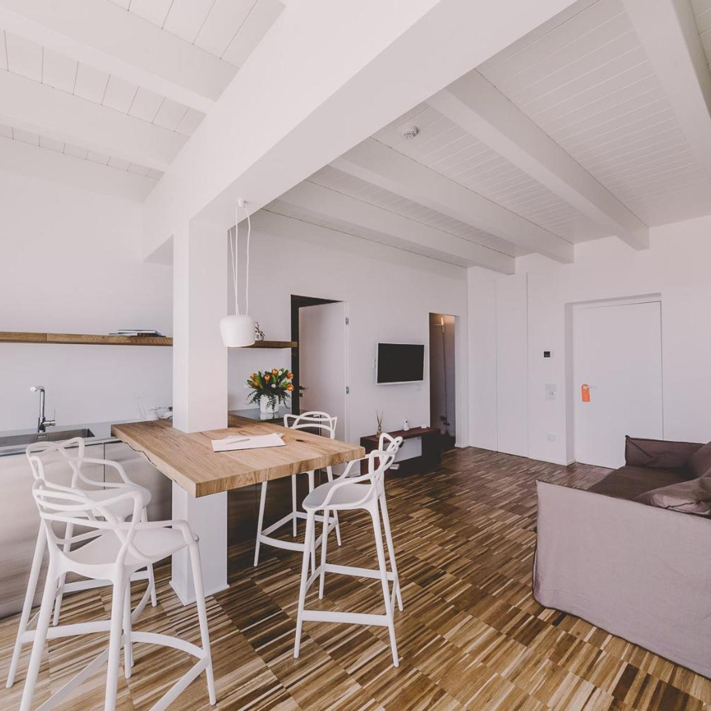 Suite 10 Home Design & Spa