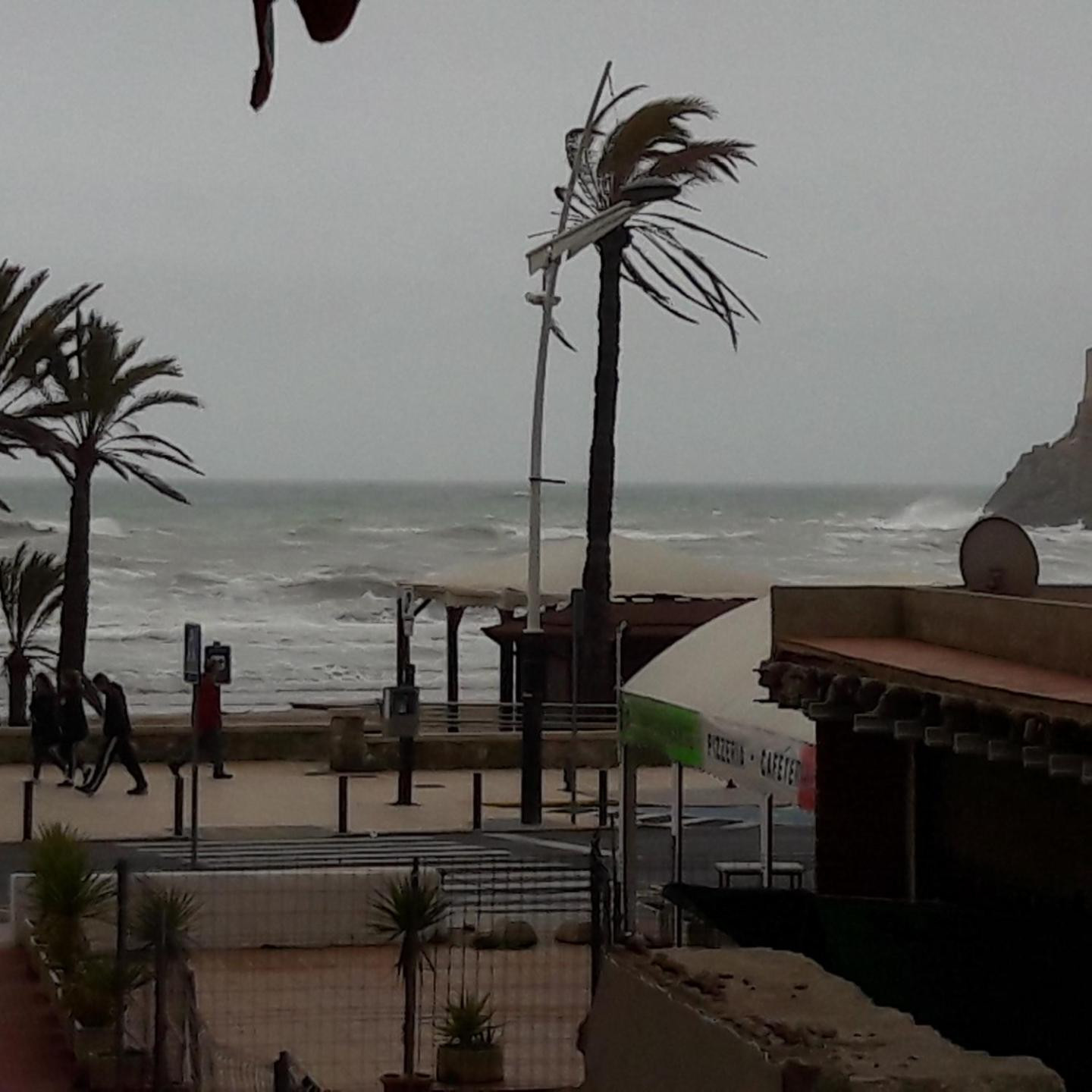 PEÑISCOLA PLAYA al lado del hotel papa Luna