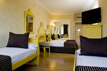 Salles Hotel Pere IV