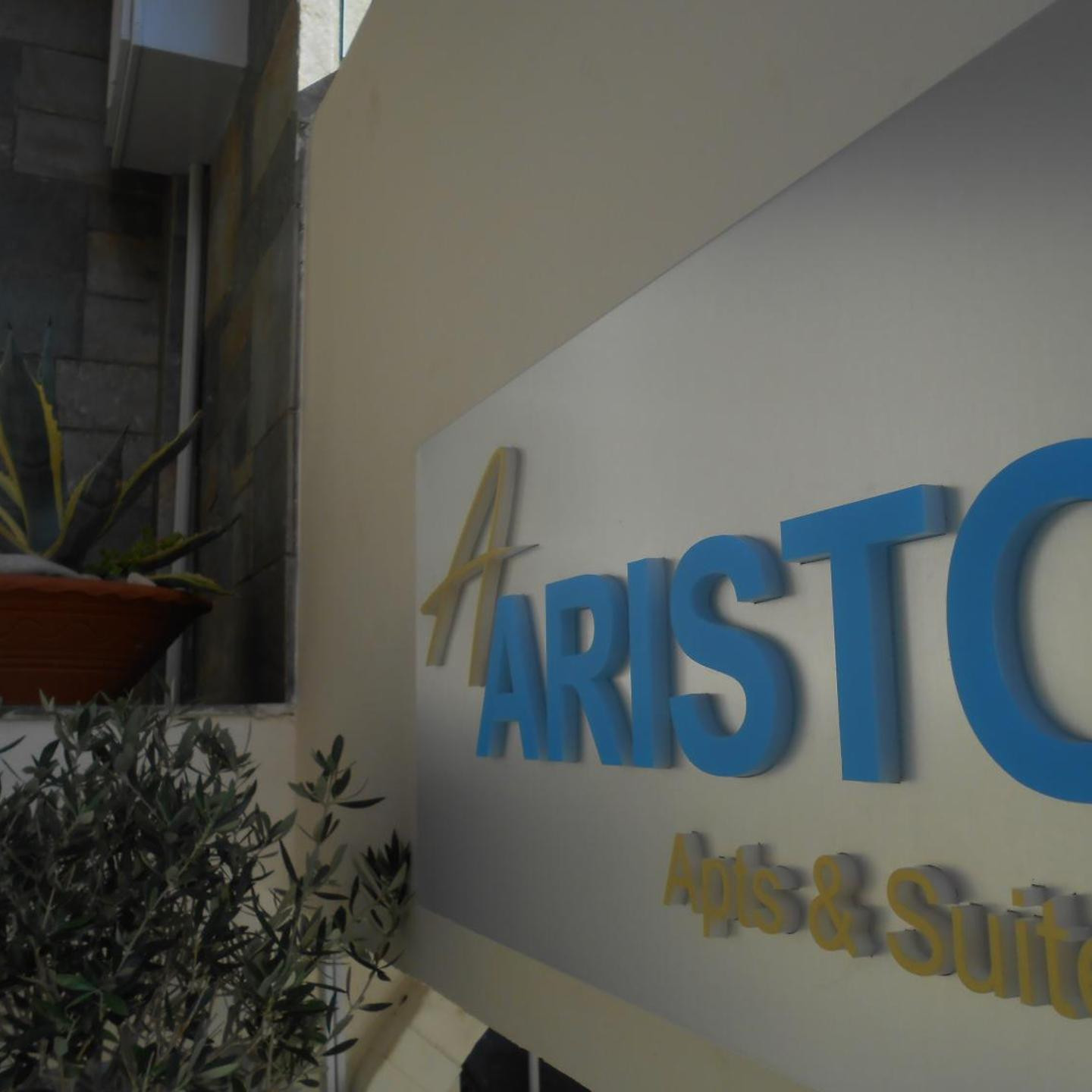 Aristo Apts