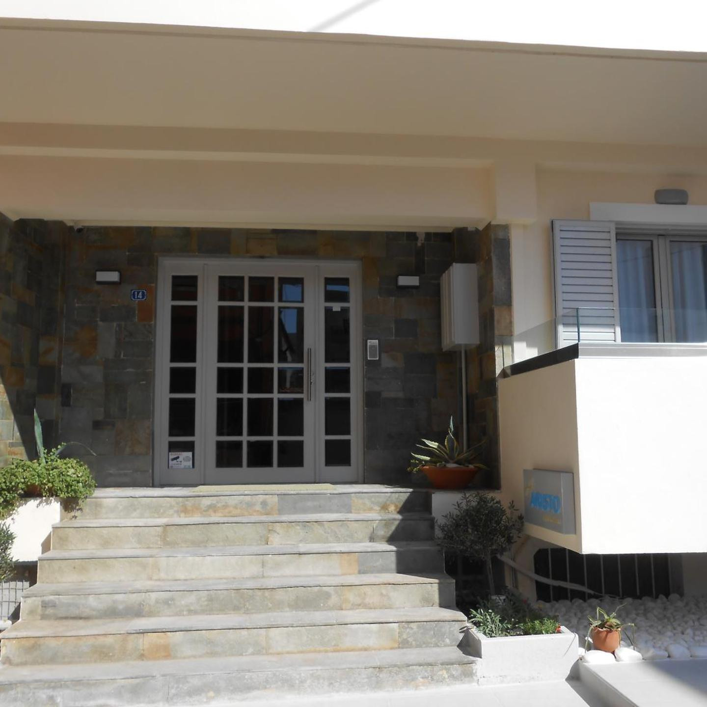 Aristo Apts