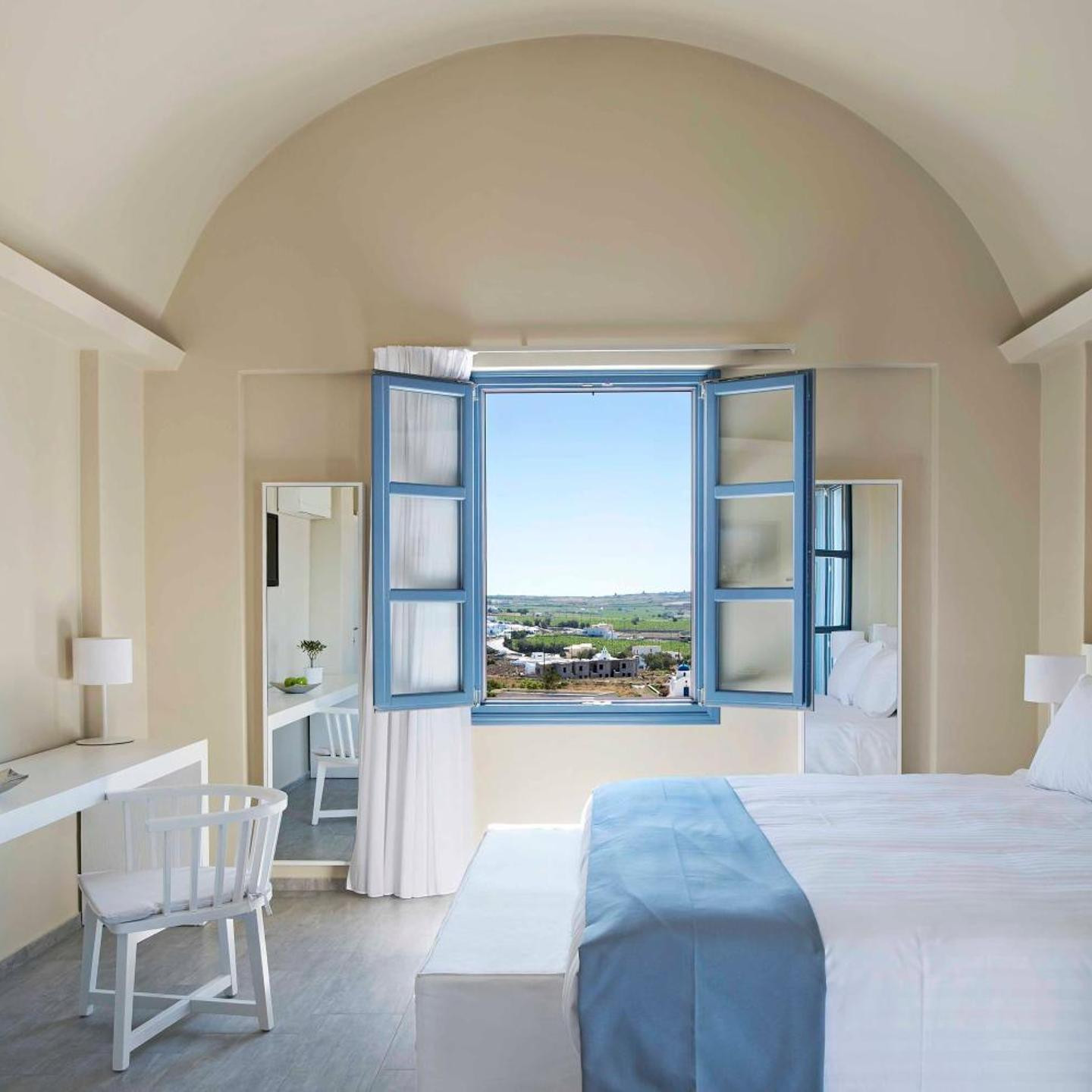 Acroterra Rosa Luxury Suites & Spa