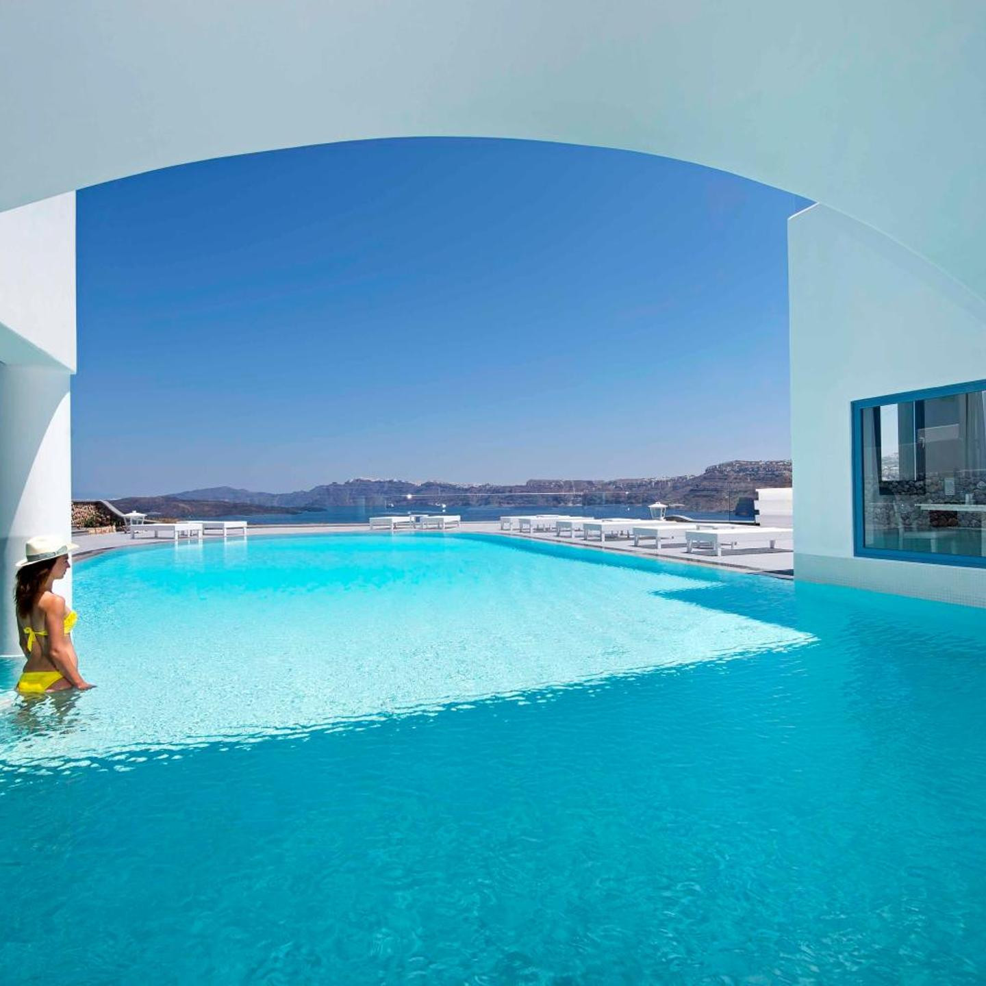 Acroterra Rosa Luxury Suites & Spa