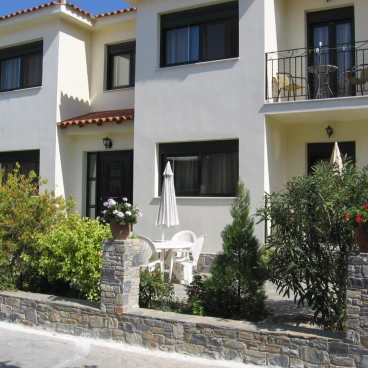 Topaz Apartments