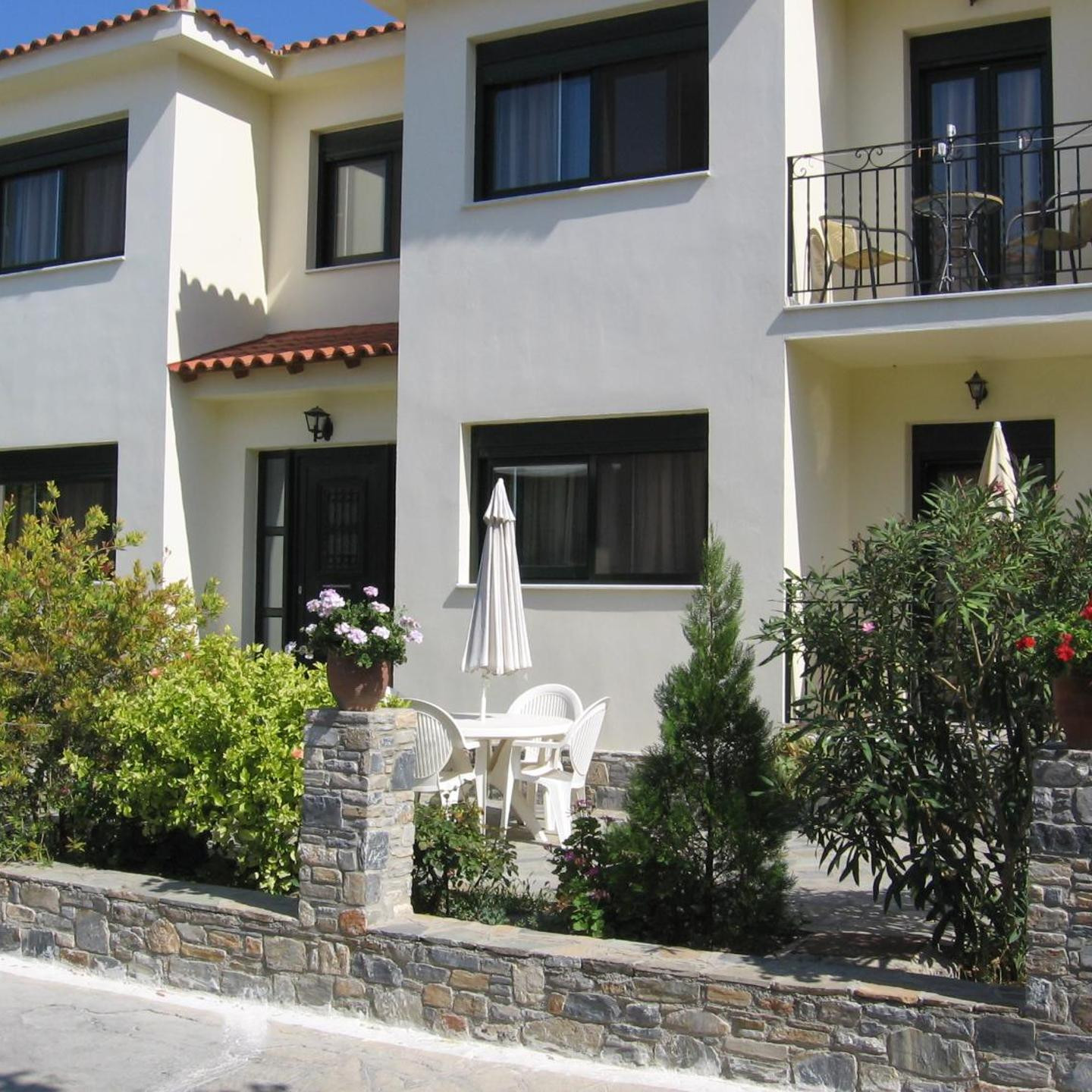 Topaz Apartments