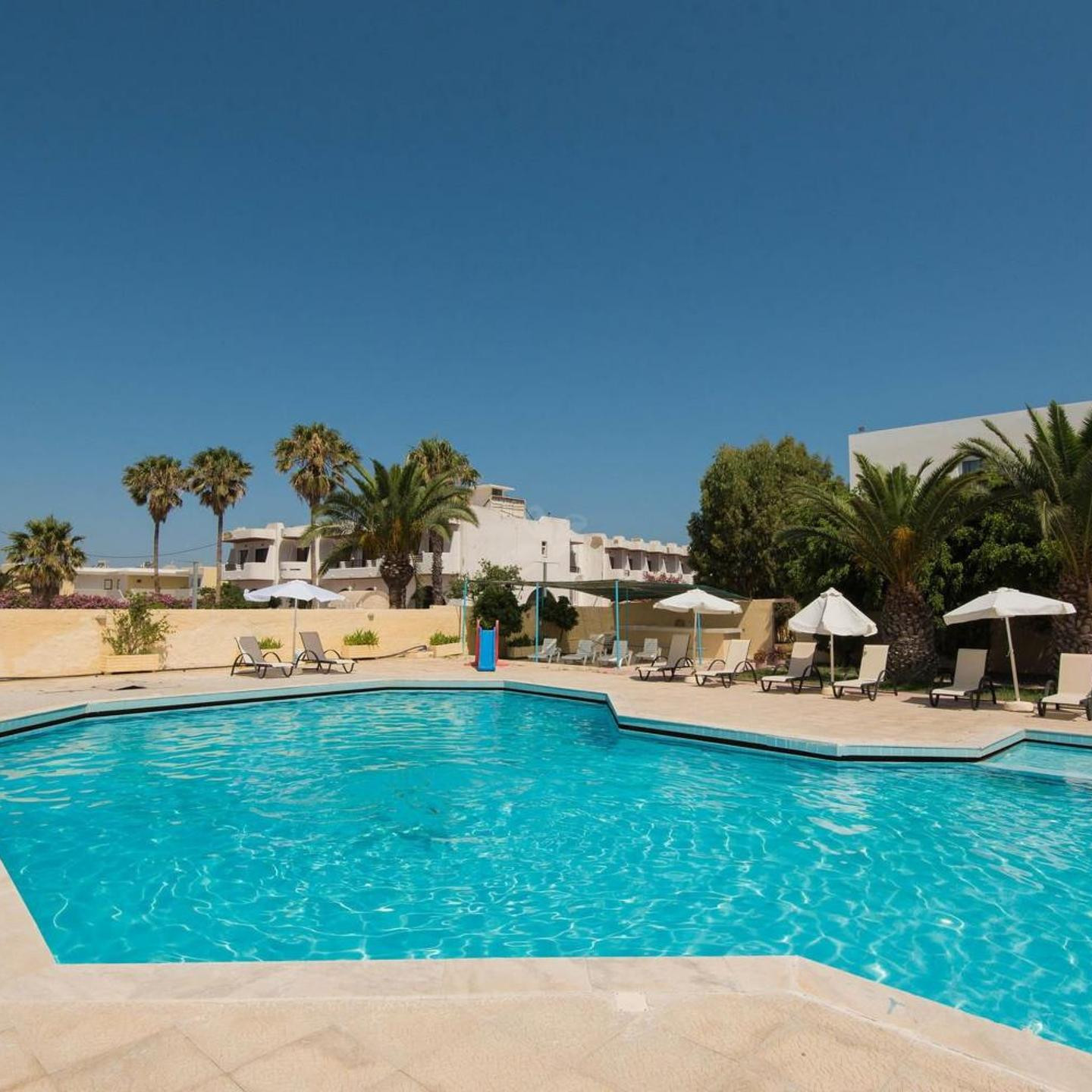 Leonidas Hotel & Studios