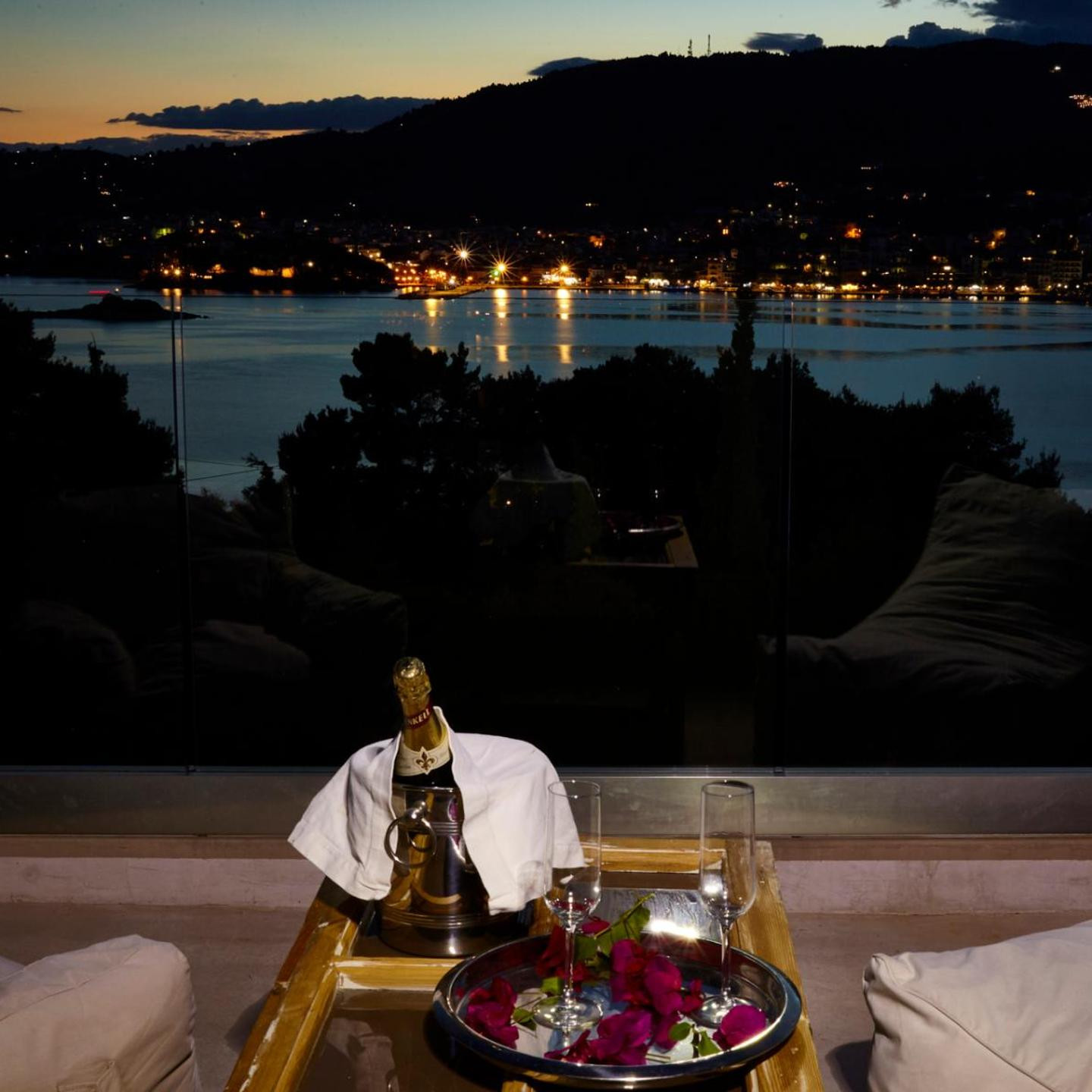 Core Luxury Suites