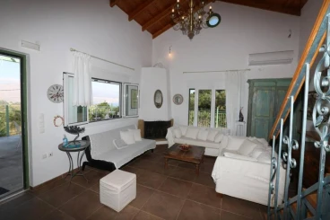 Kalamakia House-stylish cottage near Petani beach