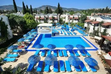 Summer Garden Suites and Beach Hotel