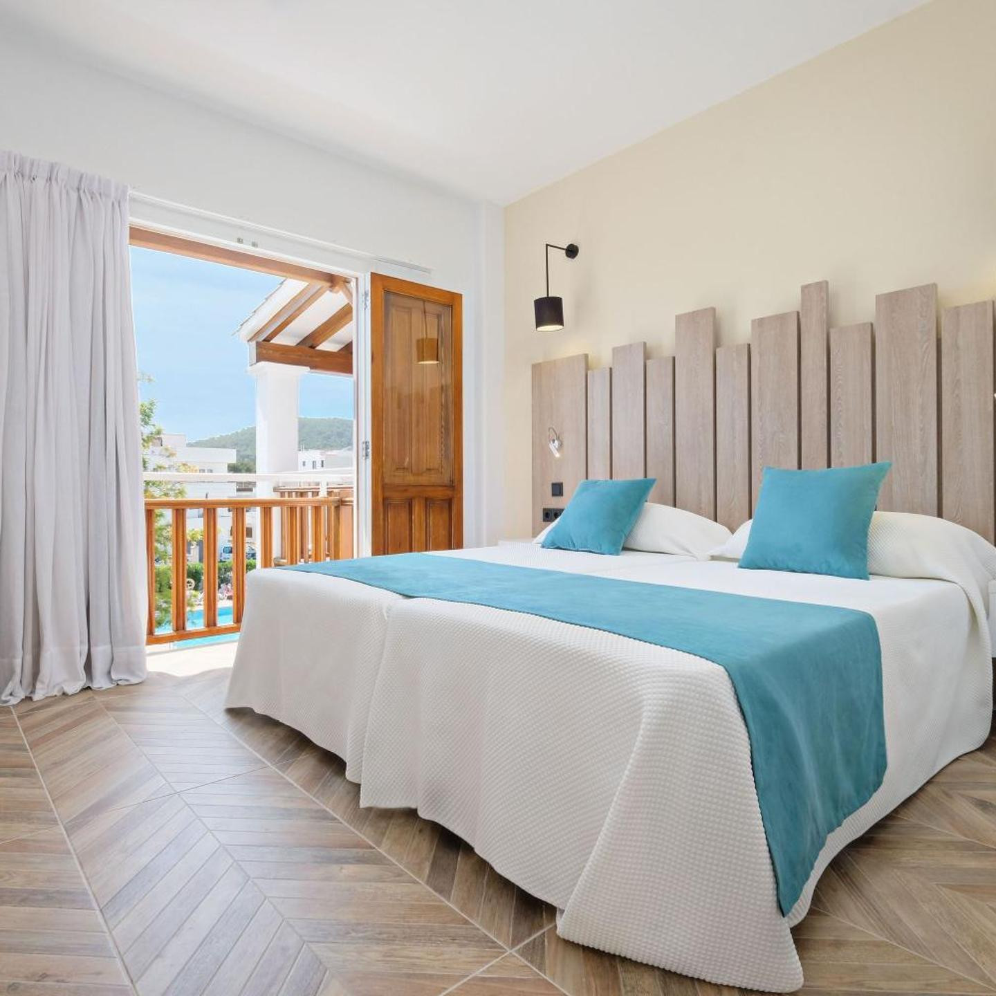 azuLine Apartamentos Can Sanso