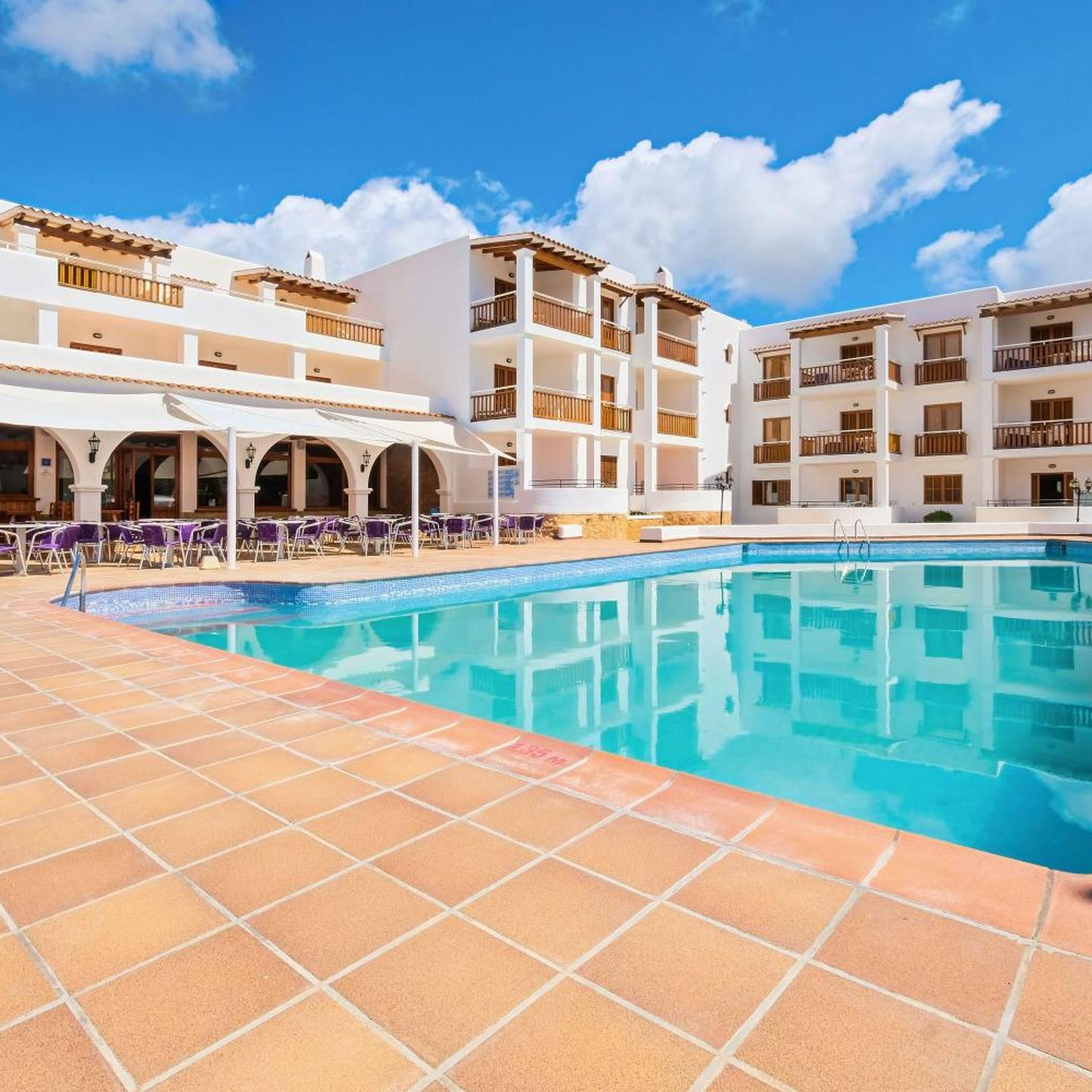azuLine Apartamentos Can Sanso