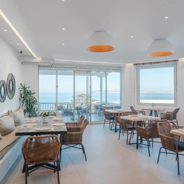 Manoulas Beach Hotel