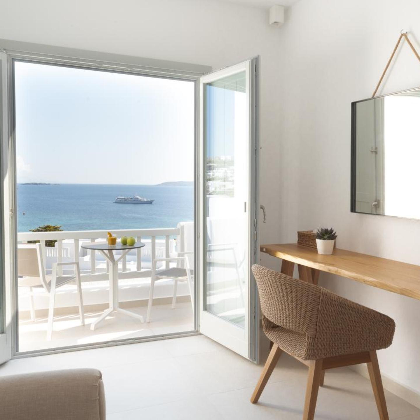 Manoulas Beach Hotel