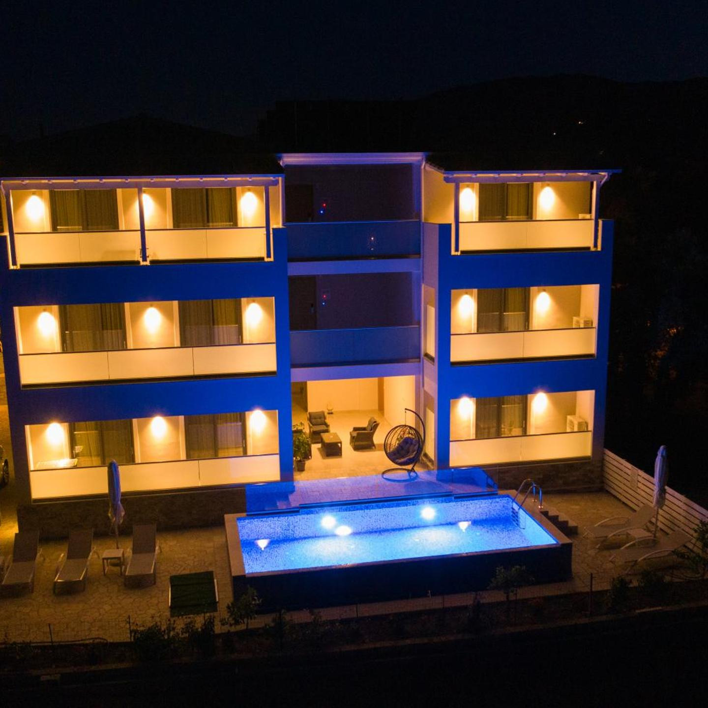 Zisis Suites