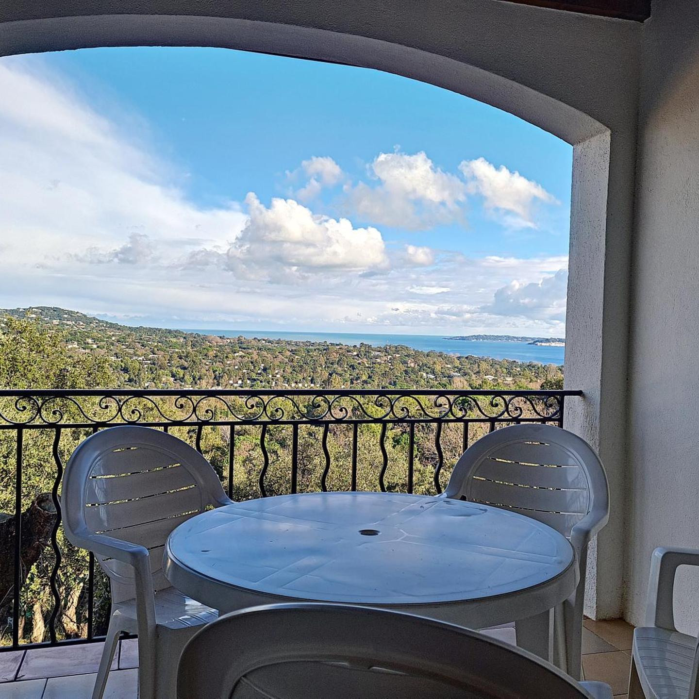 Appartement Pierre Et Vacances Residence Les Restanques Du Golfe De Saint Tropez