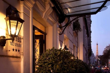 Val Girard Hotel