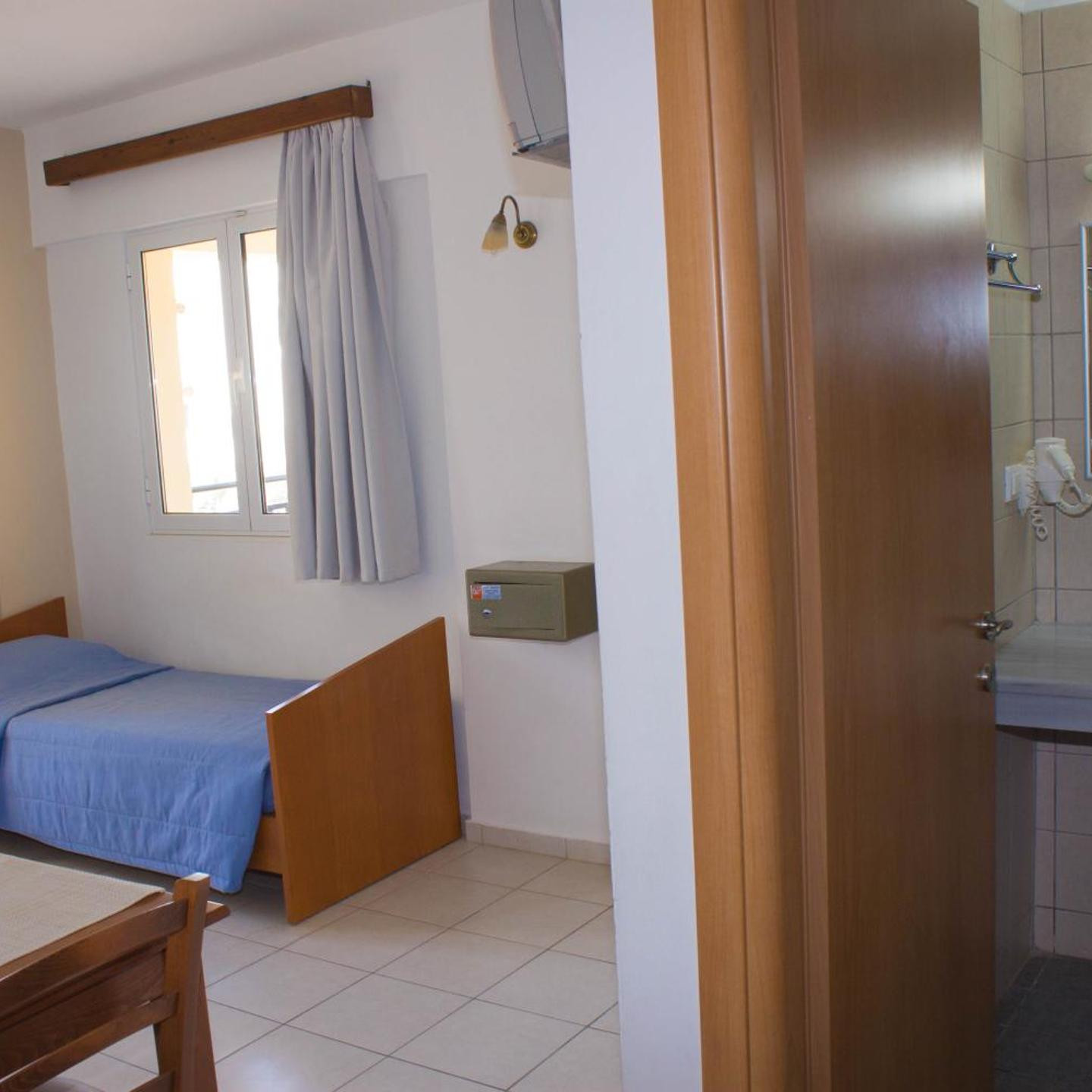 Sunshine Studios & Apartments