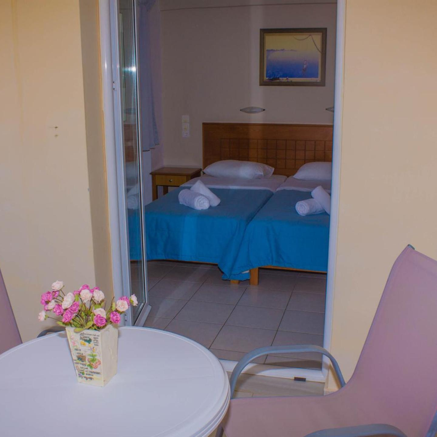 Sunshine Studios & Apartments