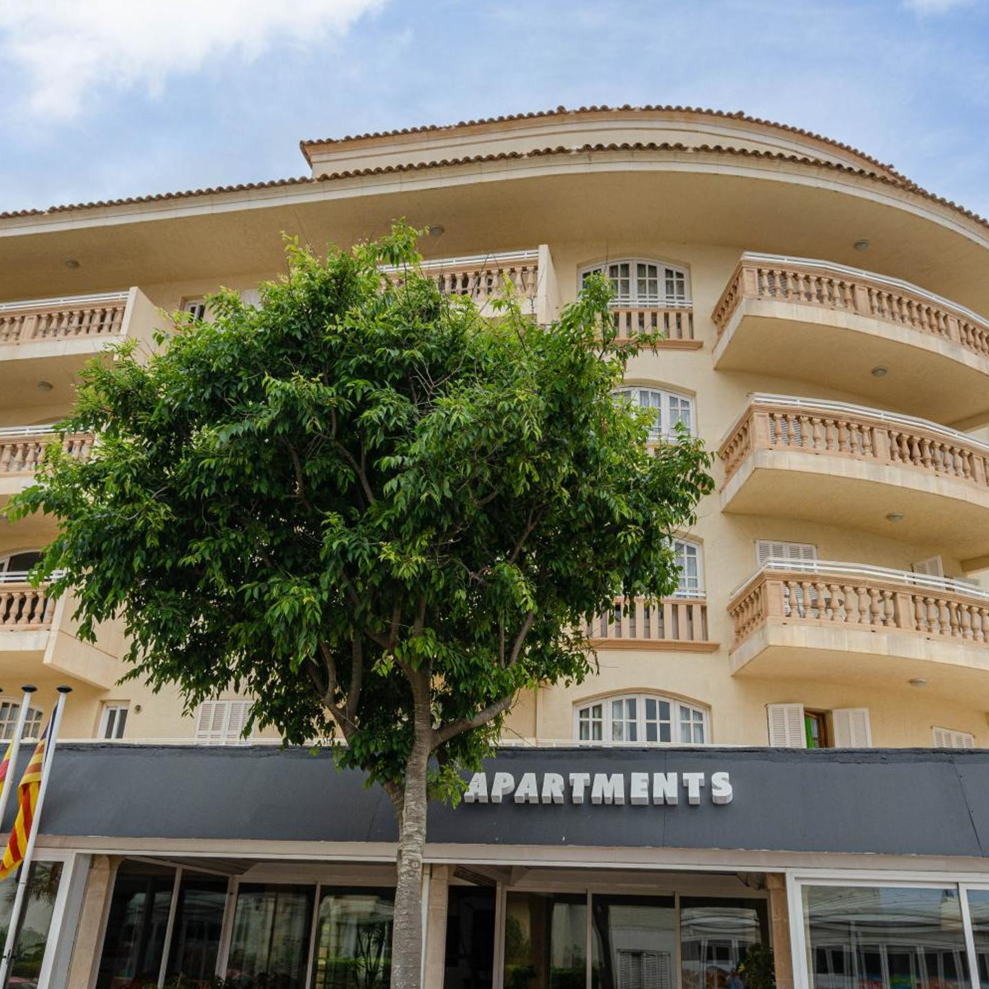 Sol y Mar Apartments