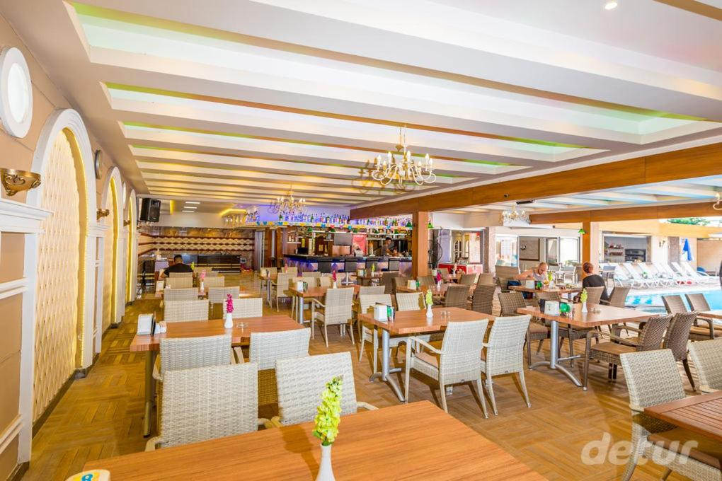Lavinia Apart & Hotel