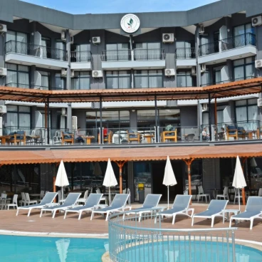 Clover Magic Park Side Hotel
