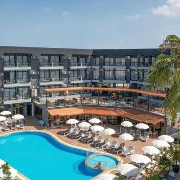 Clover Magic Park Side Hotel