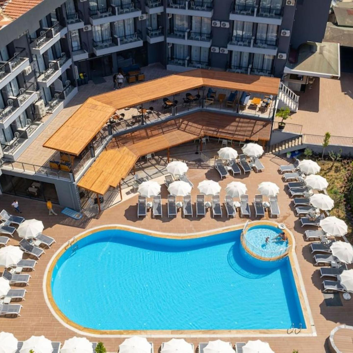 Clover Magic Park Side Hotel
