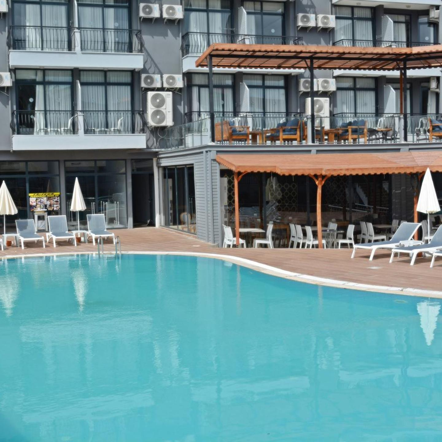 Clover Magic Park Side Hotel