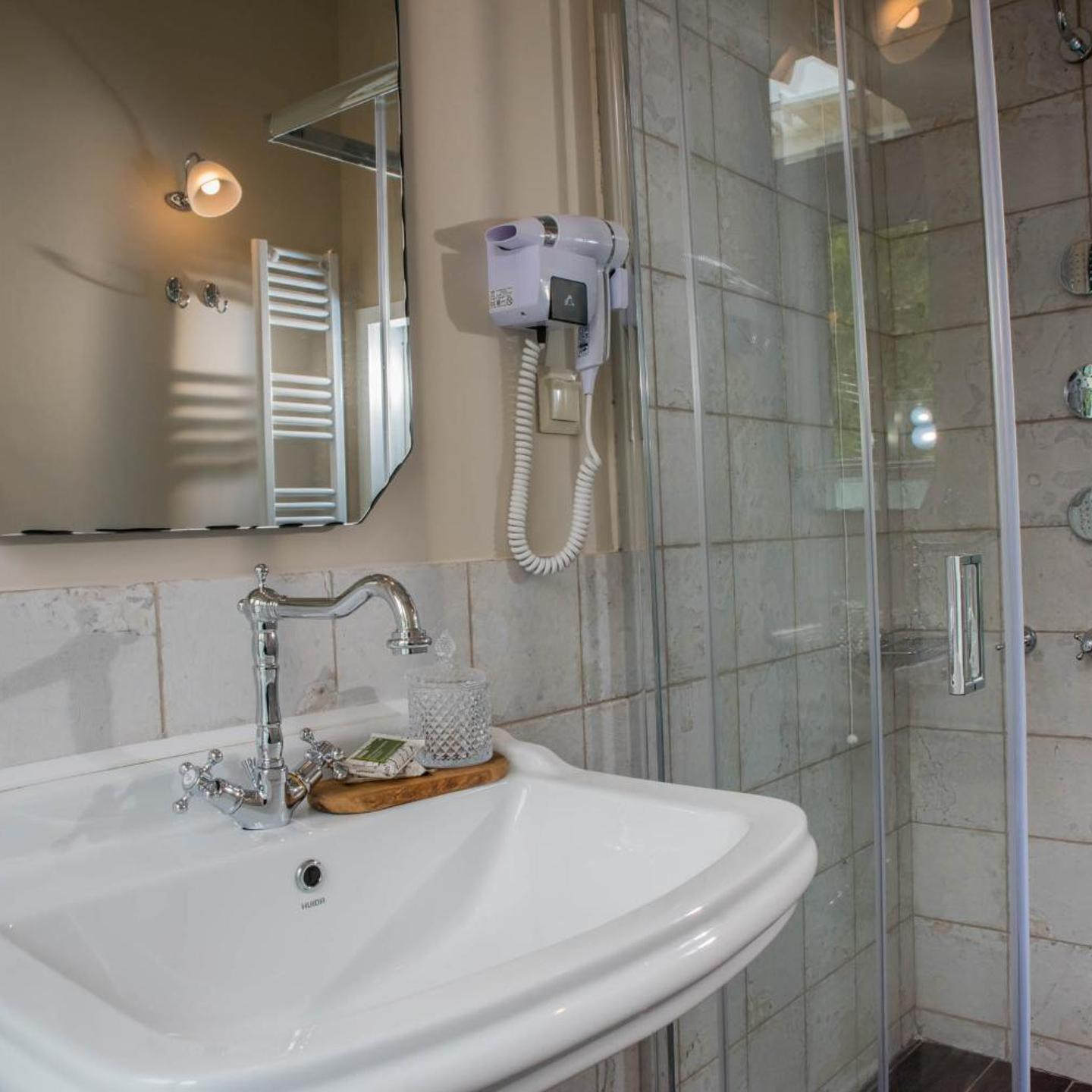 Kyria Boutique House