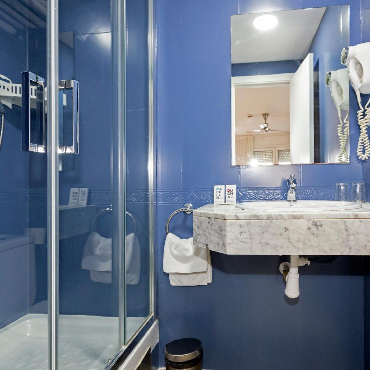 Yomo Hostal BCN Port