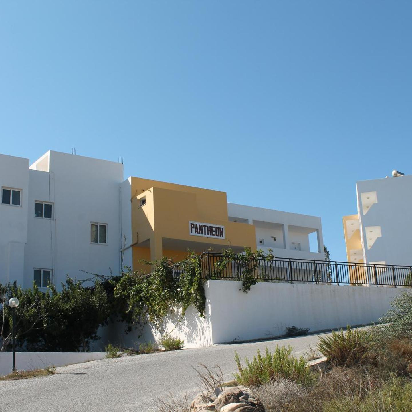 Hotel Pantheon, Kefalos